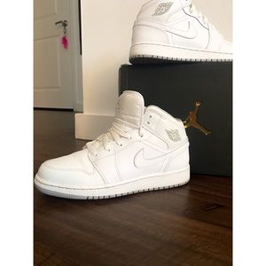 AirJordan [White] Size 6 (Women Size 8)